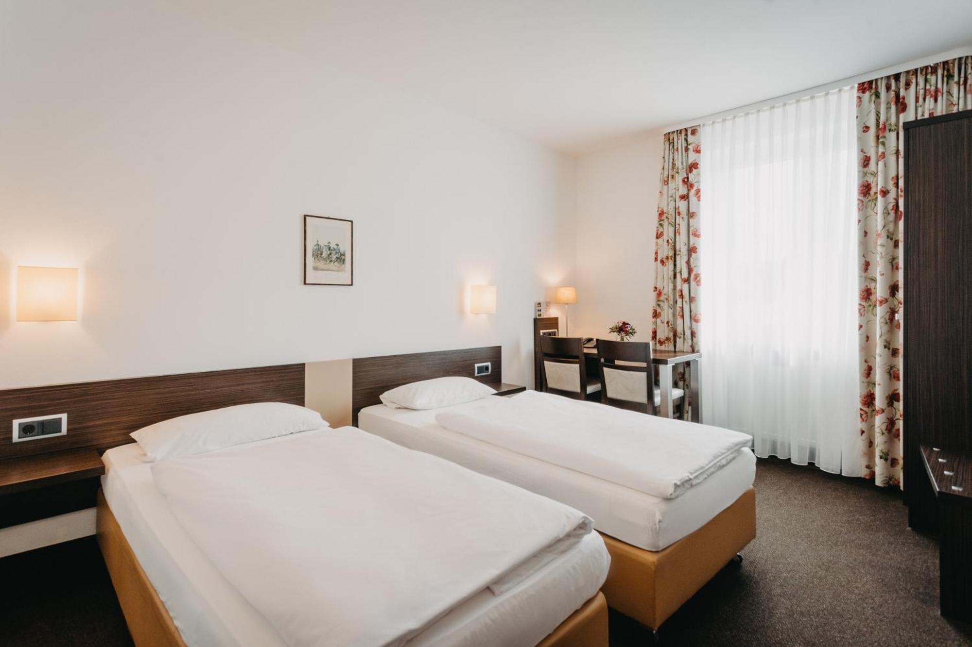 Hirschenwirt Hotel Eichstätt Екстериор снимка